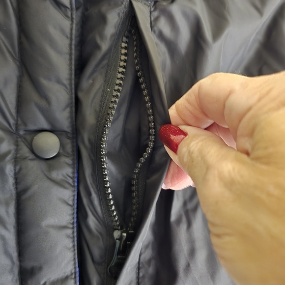 Columbia Women REVERSIBLE puffer snap vest Sz M Black Cobalt Blue Pockets - Picture 3 of 10